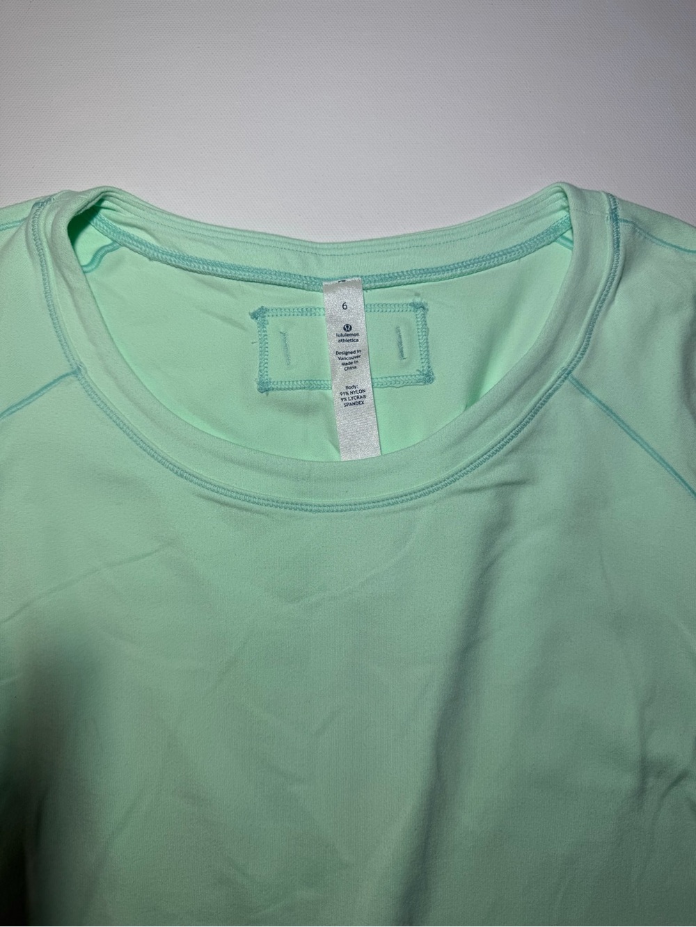 lululemon athletica Mint Long-Sleeve Performance Top with Black Sleeve size 6 - Picture 3 of 8